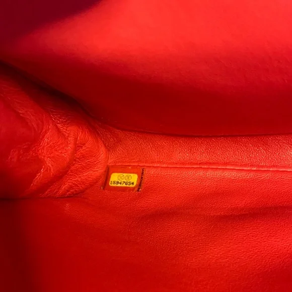 CHANEL Classic Chain Flap Quilted Patent Leather Exc cond - Picture 5 of 14